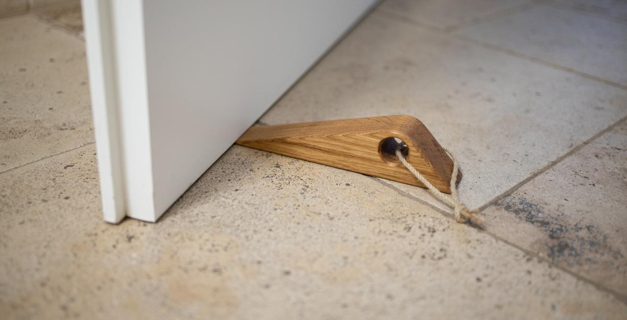Holz Türstopper mit Kordel aus Eiche geölt - Türkeil rutschfest mit Neopren