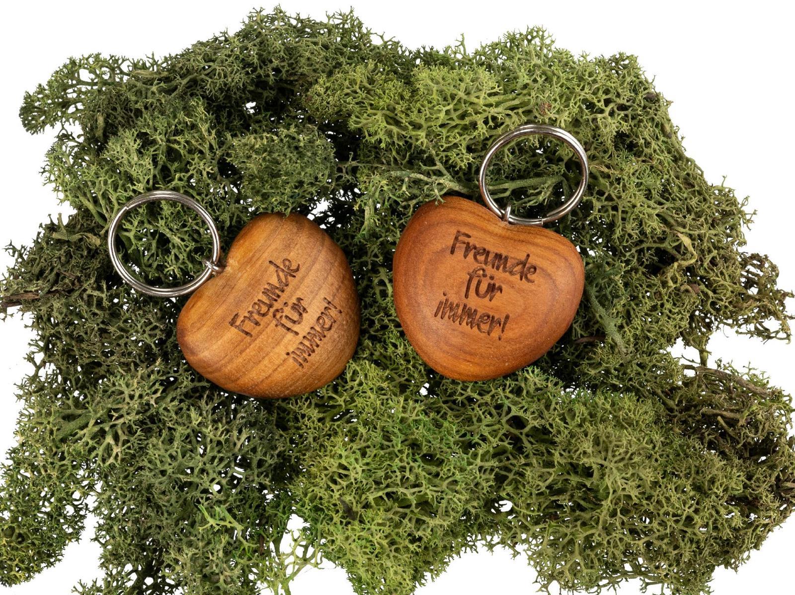 Holz Herz Schluesselanhaenger aus Kirsche geoelt Freunde fuer immer
