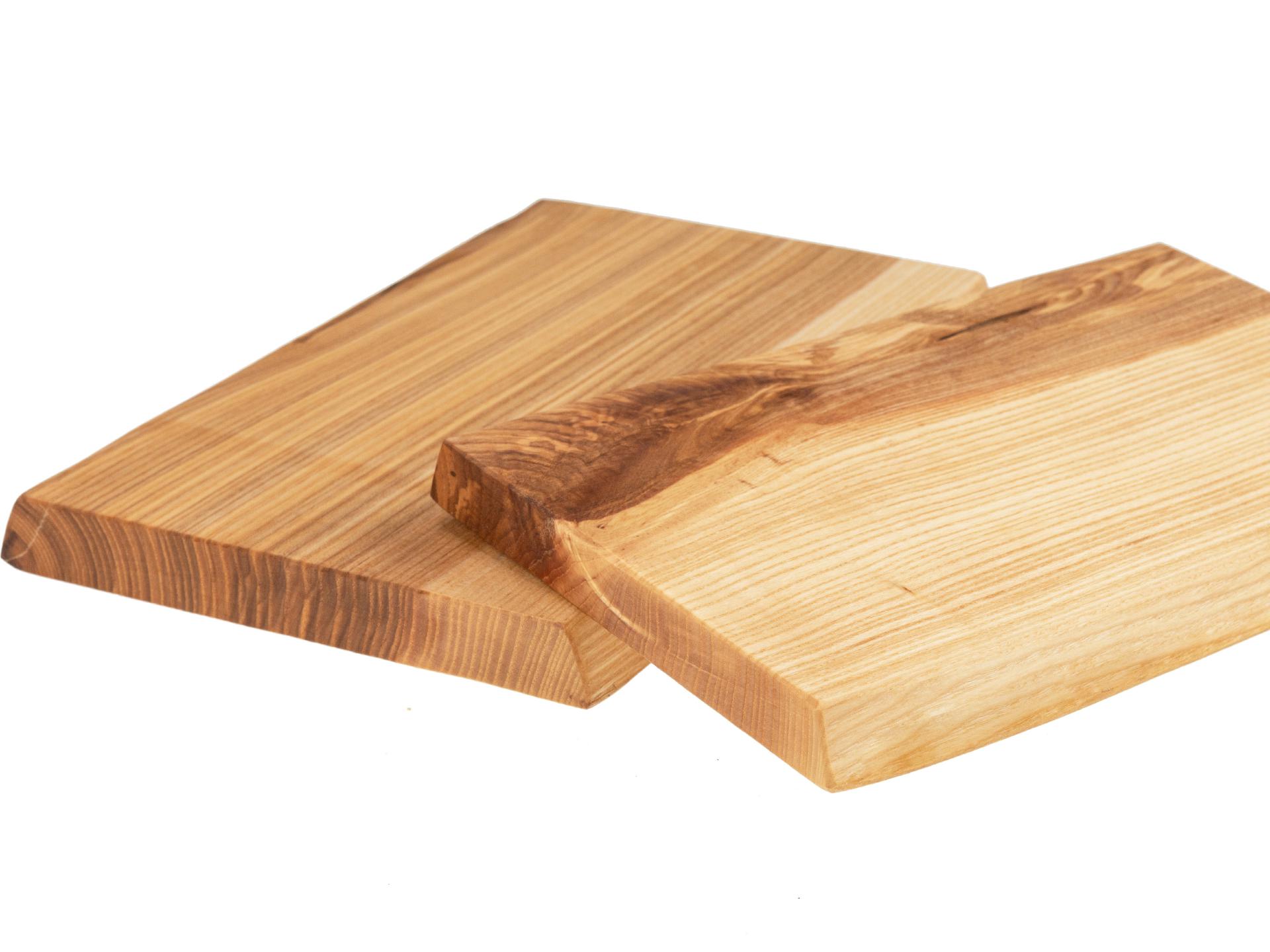 Holz Schneidebrett aus Kern Esche geölt mit Baumkante geschliffen 22mm dick 32 x 18-20 cm
