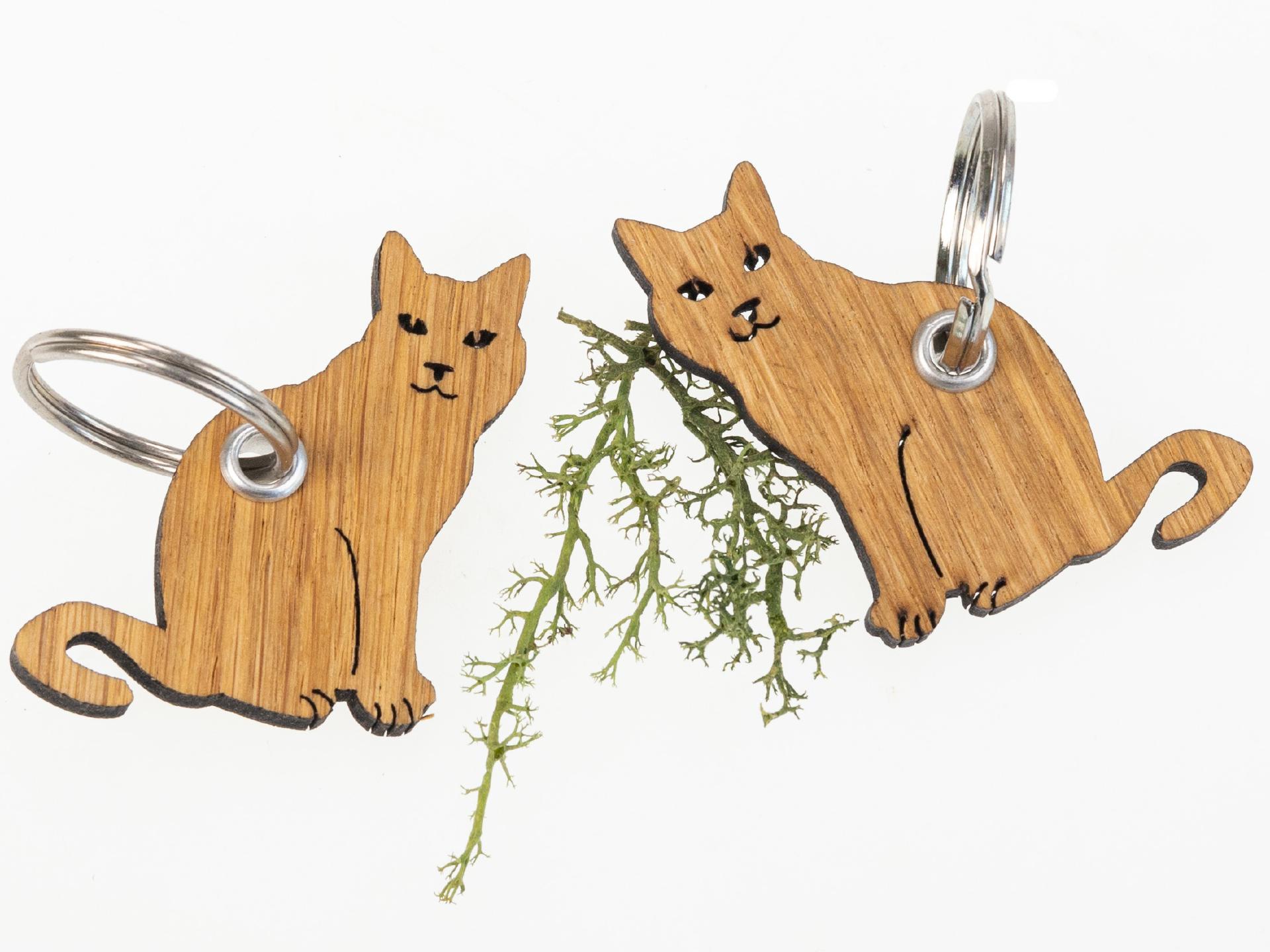 Schlüsselanhänger aus FSC® Eiche geölt in Katzen Form