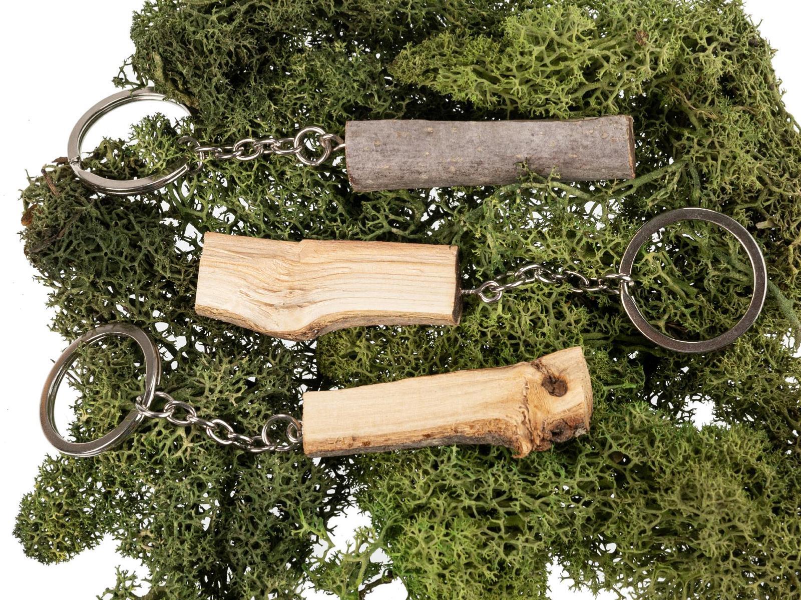 Handgefertigter Holz-Schlüsselanhänger aus Mini-Holzscheiten - Rustikaler Look für den Alltag