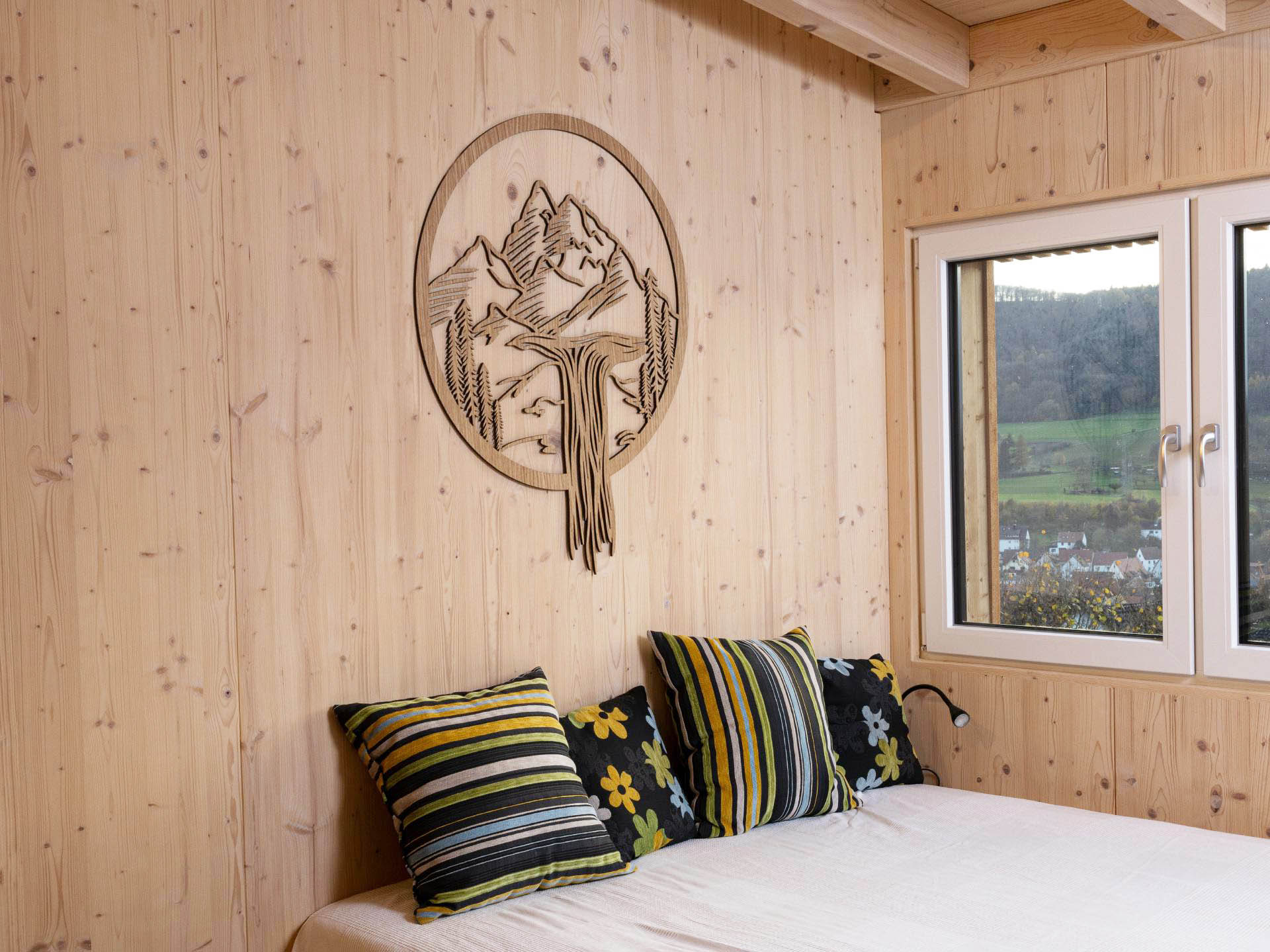 Holz Wandbild Fensterbild Berg Panorama mit Wasserfall in verschiedenen Holzarten