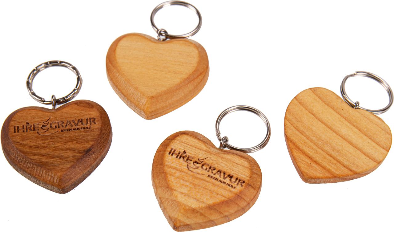Holz Herz Schluesselanhaenger aus geoelter Kirsche mit individueller Laser Gravur