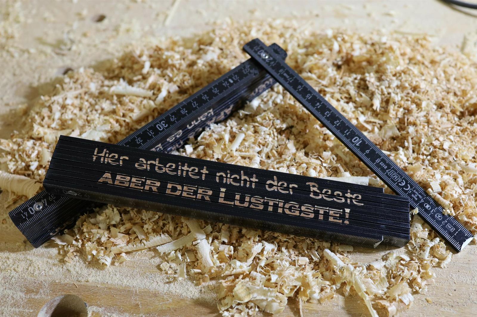 Hier arbeitet nicht der Beste Zollstock Schwarzer Meterstab
