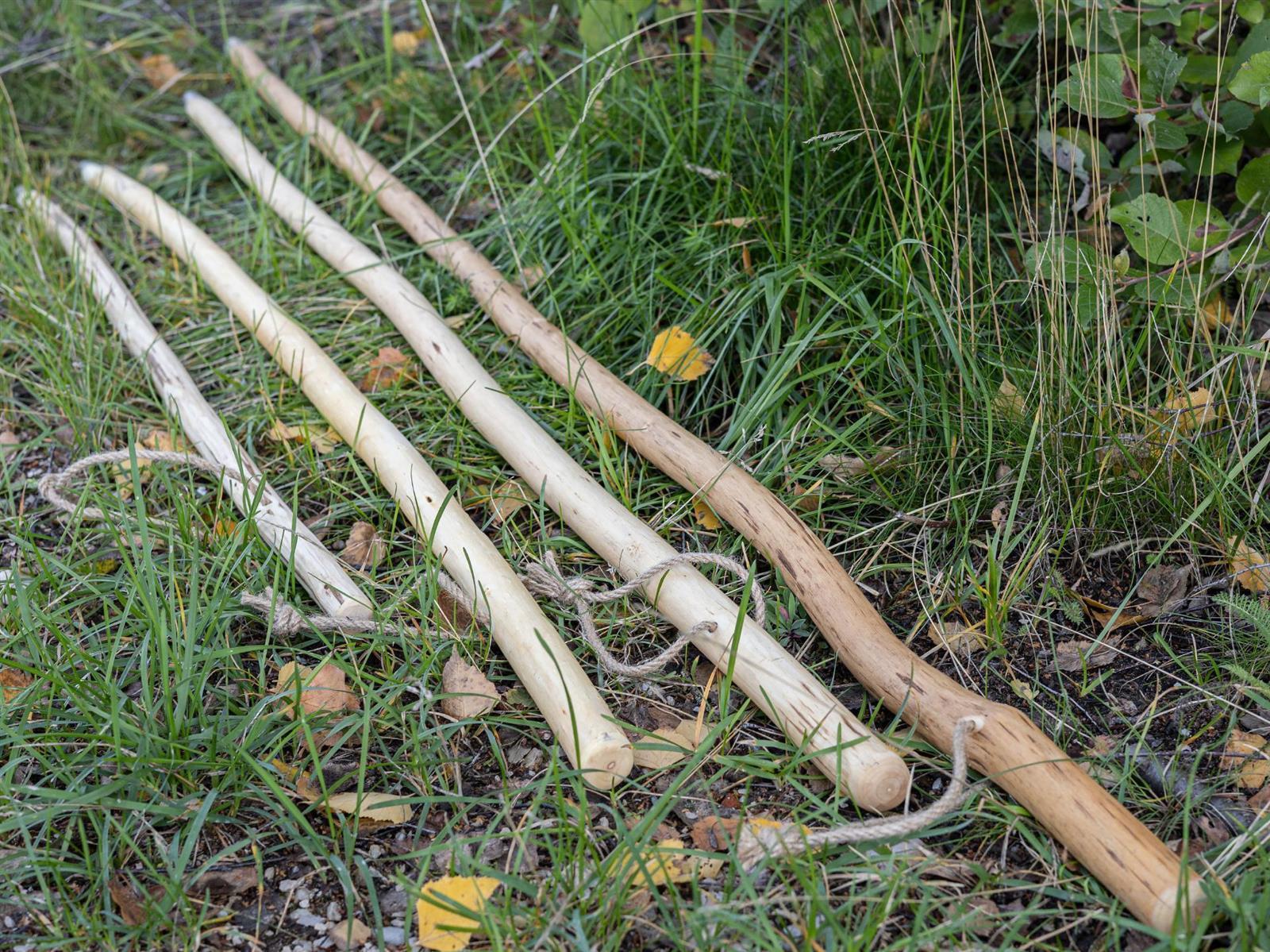 Handgefertigter Hirtenstock aus Haselnussholz mit Hanfkordel - Wanderstock 110 cm