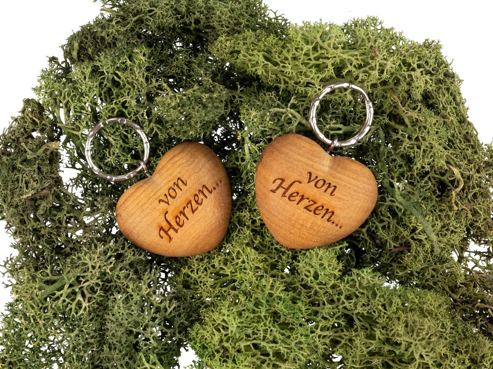 Holz Herz Schluesselanhaenger aus Kirsche geoelt von Herzen