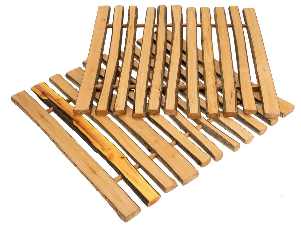 Hochwertiges Holz Tischset aus geoelten Haselnussholz Untersetzern mit Rinde ca