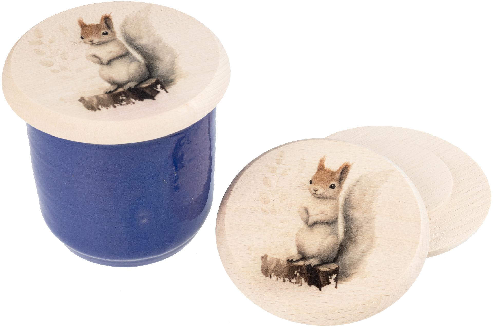 Glasabdeckung aus Buchen Holz fuer Kinder mit buntem Tiermotiv Eichhoernchen