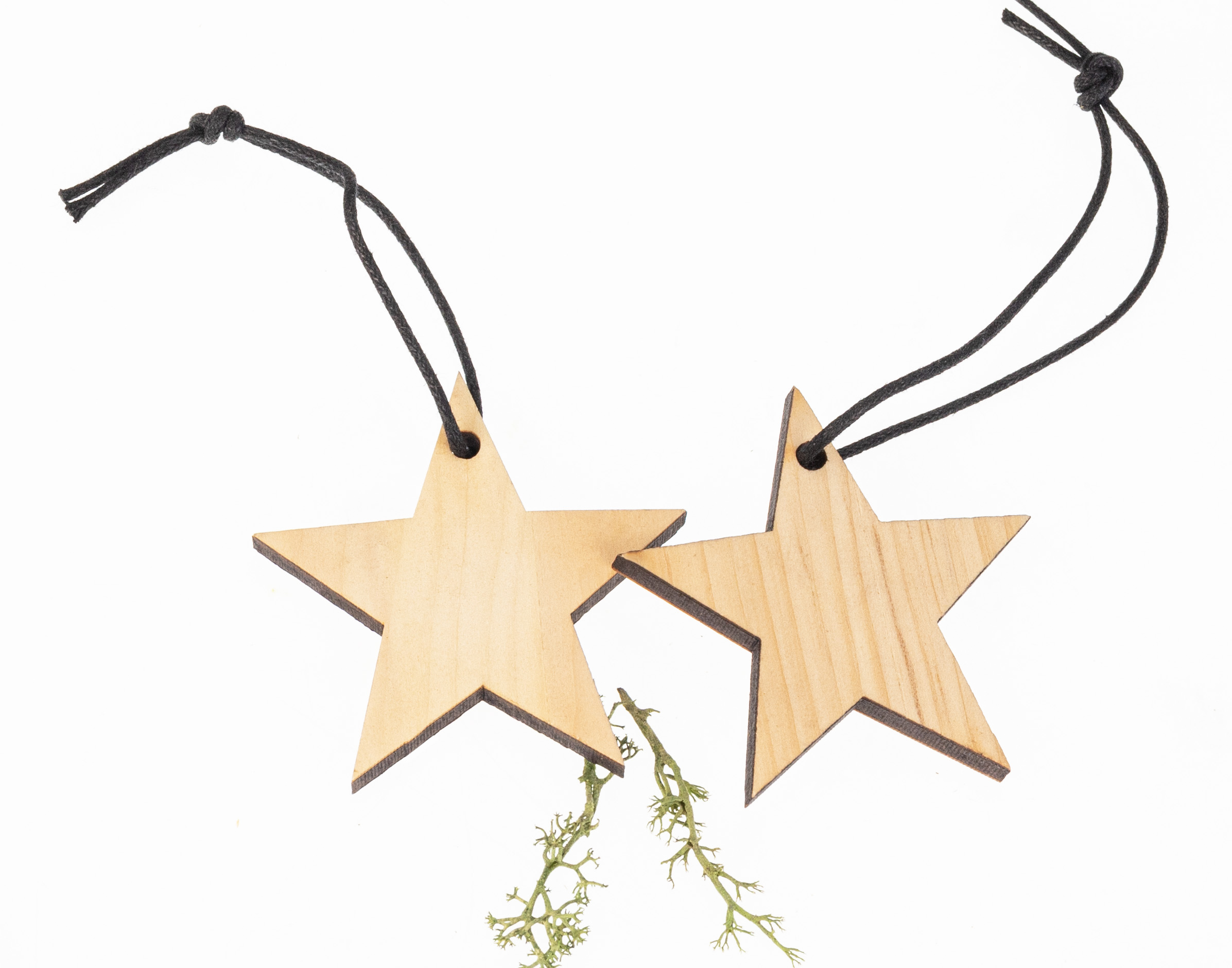 Holzstern aus duftender Zirbe - lasergeschnittene Weihnachtsdekoration 60 x 60 x 5 mm mit schwarzem Lederband