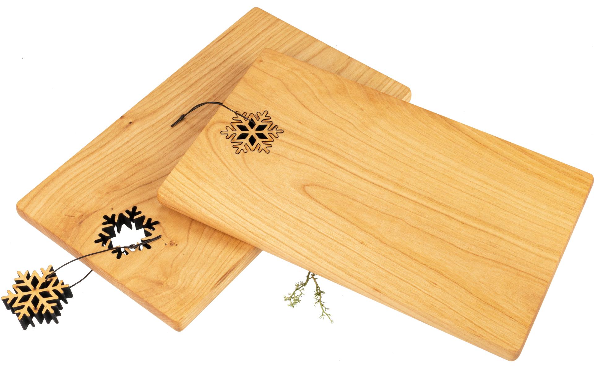 Schneidebrett - Kirsche geölt - 30 x 18 x 1,5 cm - Schneeflocke an Lederband FSC®