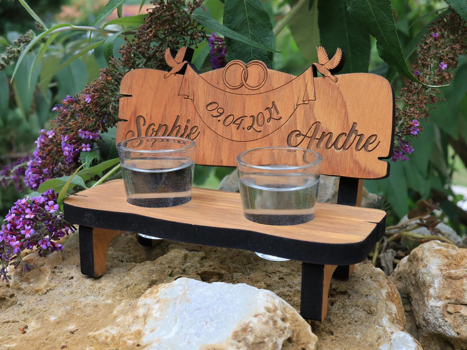 Hochzeitsgeschenk Holz Schnapsbank zur Hochzeit mit Wunsch Namen und zwei Stamperl
