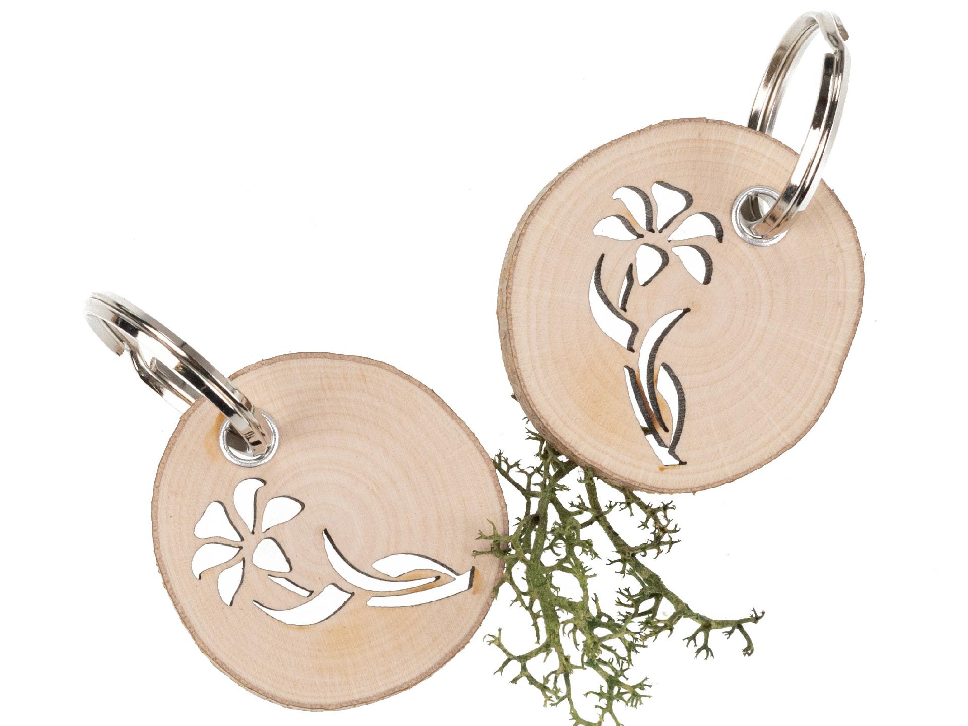 Runder Baumscheiben-Schlüsselanhänger mit Blumen Motiv