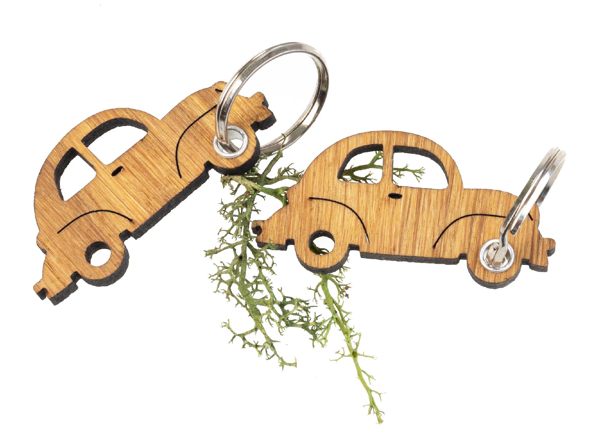Schlüsselanhänger aus FSC® Eiche geölt in Auto Form