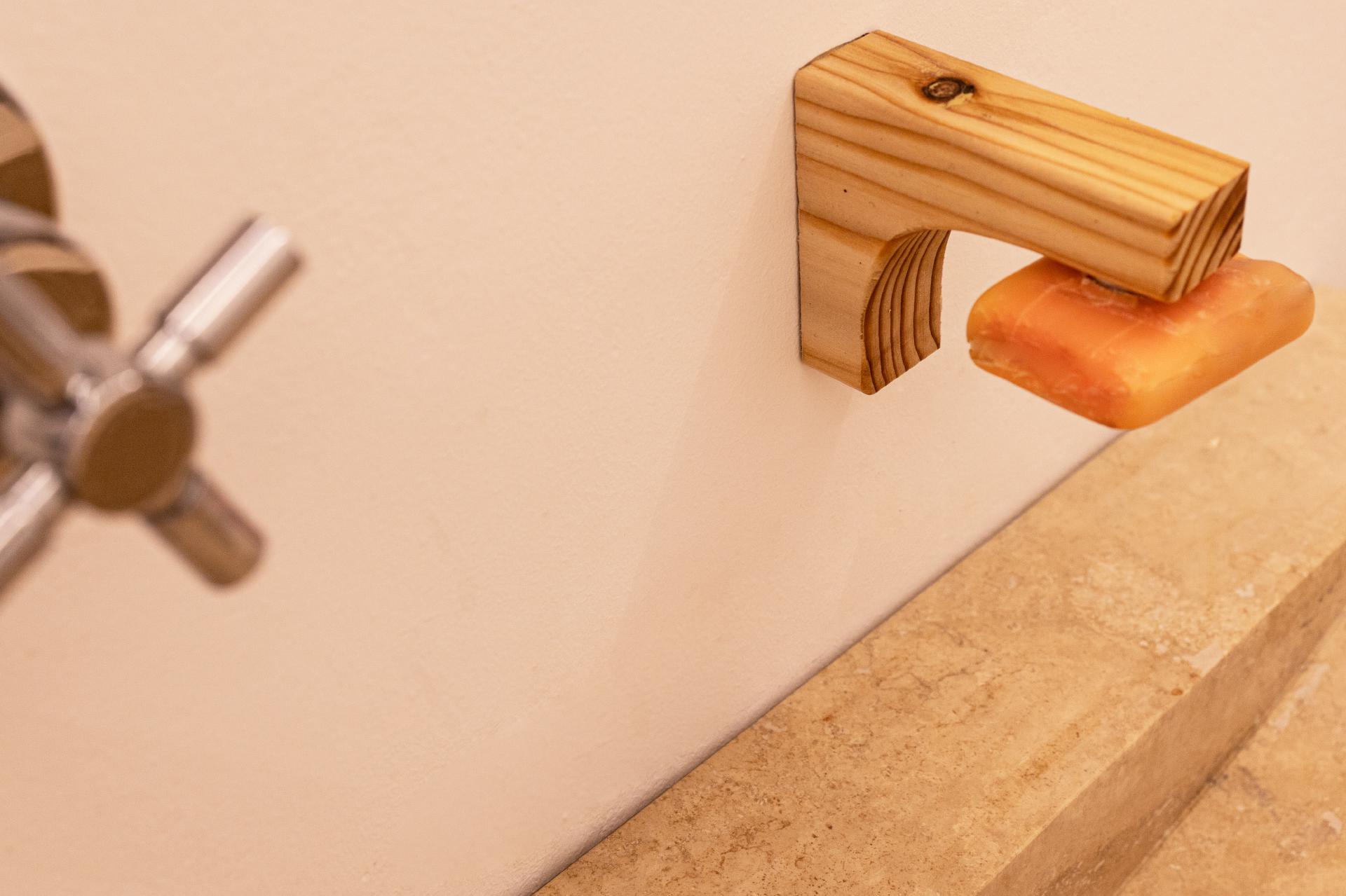 Laerchenholz Seifenhalter mit Magnetplatte Magnetischer Seifenhalter aus Holz fuer Badezimmer und Kueche