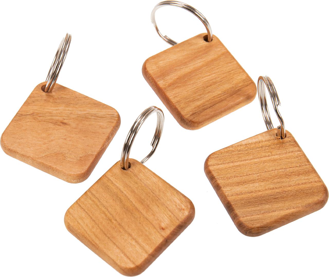 Holz Schluesselanhaenger aus geoelter FSC Kirsche Quadratische Form