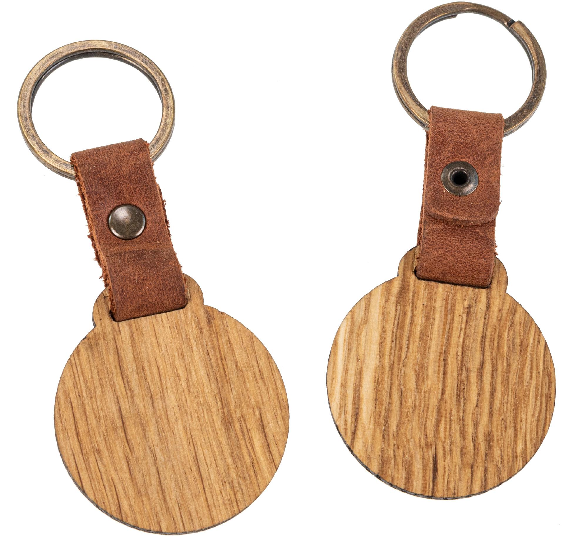 Holz Schluesselanhaenger aus geoelter Eiche rund mit hellbraunem Lederband