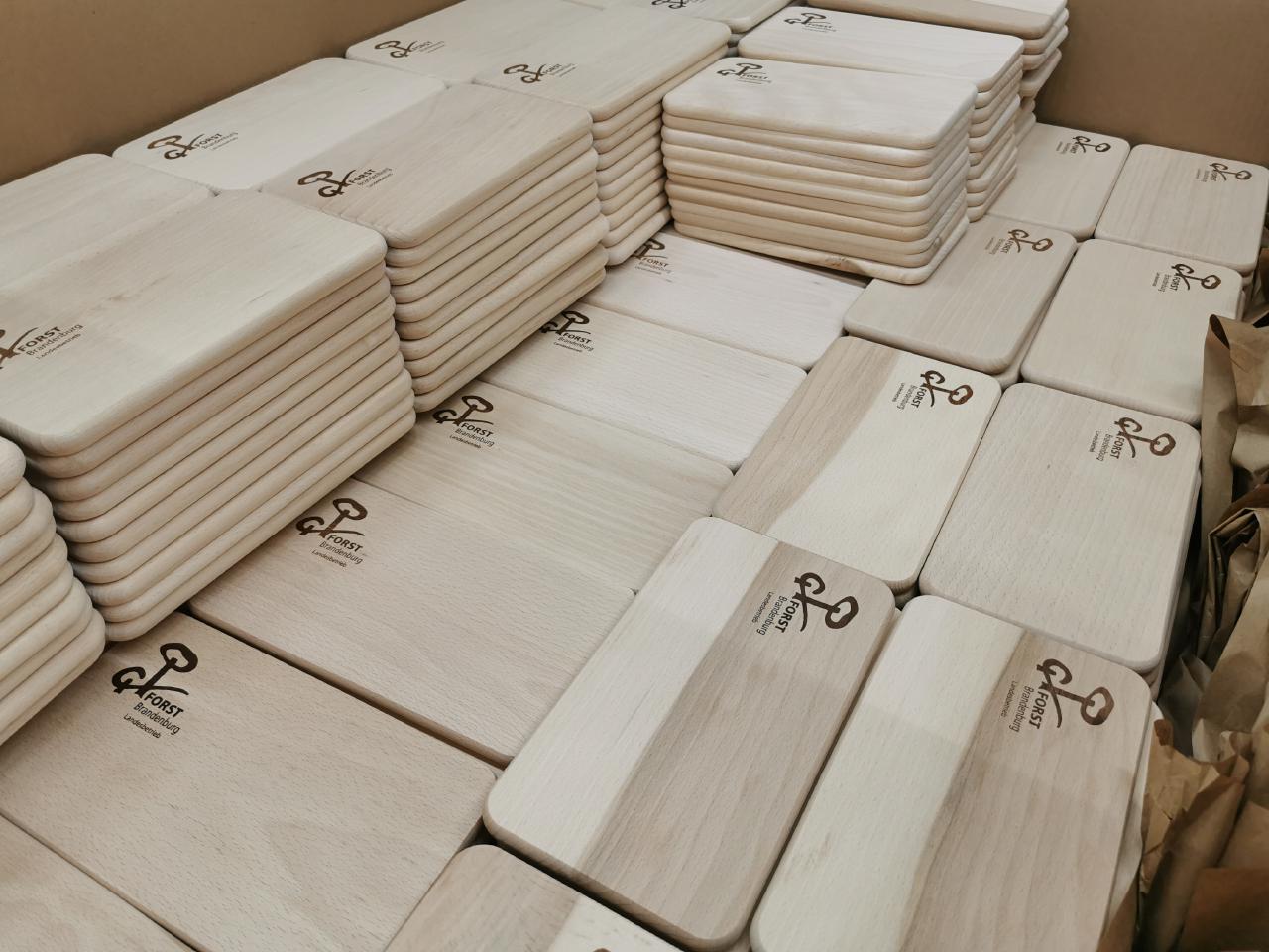 Individualisertes Holz Schneidebrett aus Buche mit Branding