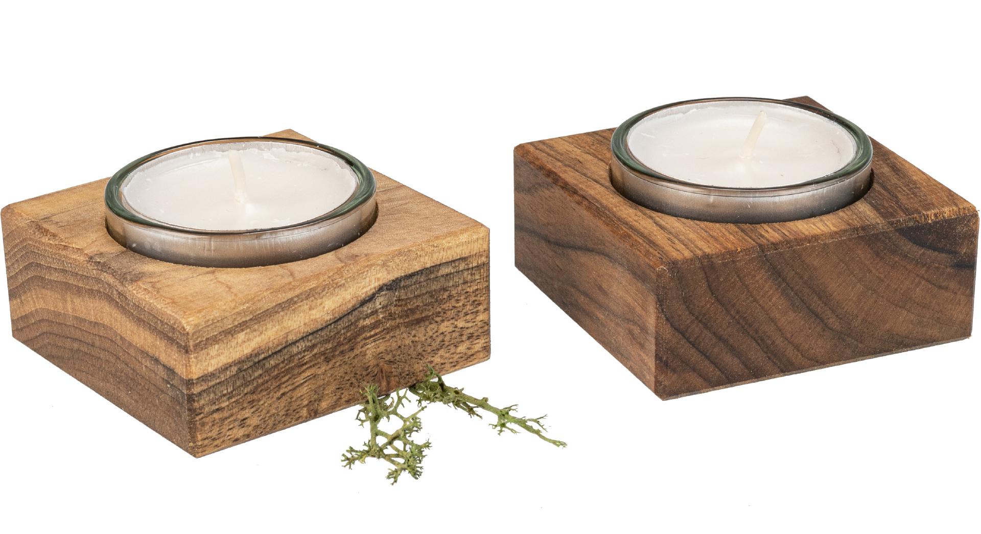 Schlichter Teelichthalter aus geöltem Nussbaumholz mit Teelicht und Glas