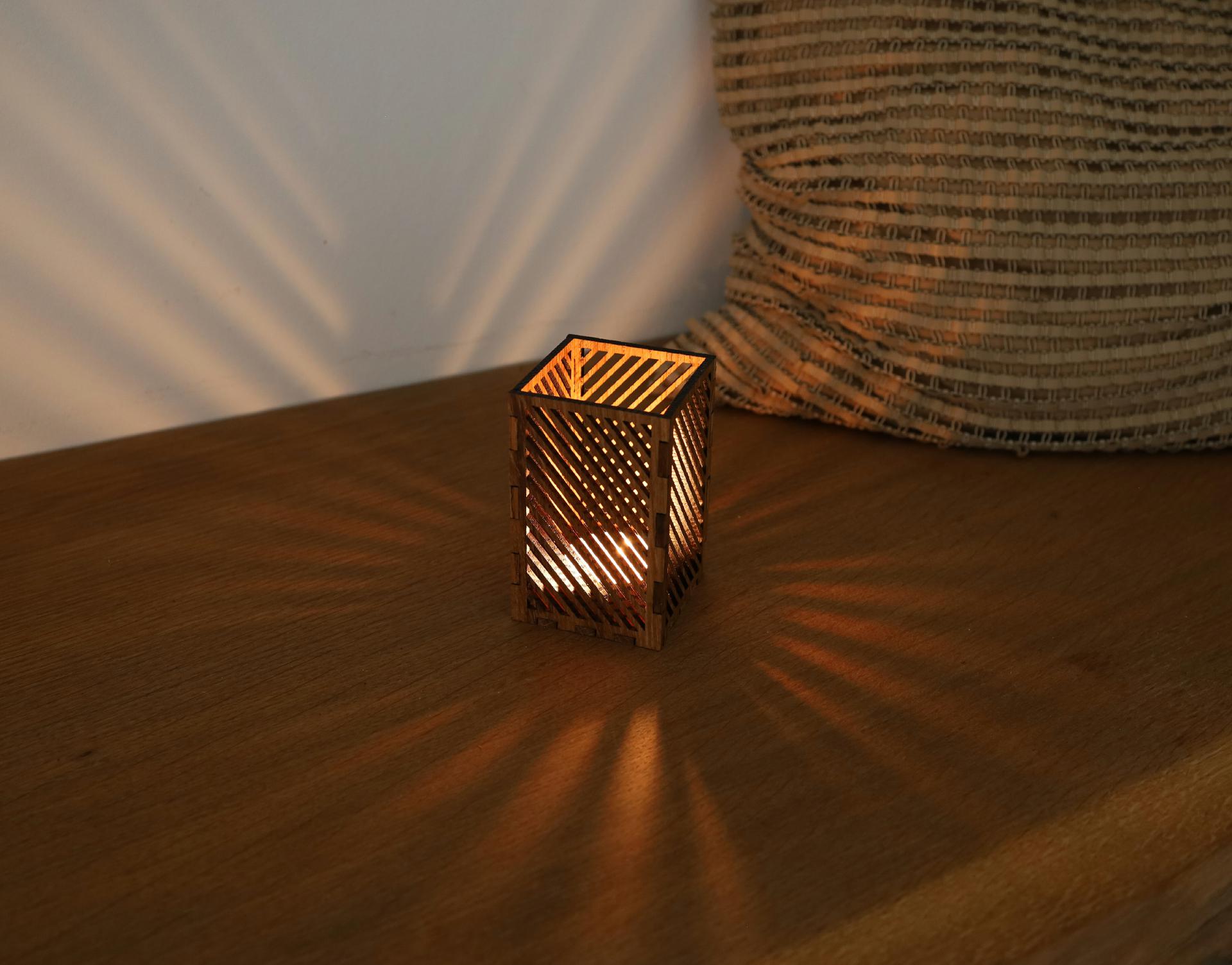 Holz Teelicht Ambiente Licht aus geoelter Eiche mit Streifenmuster