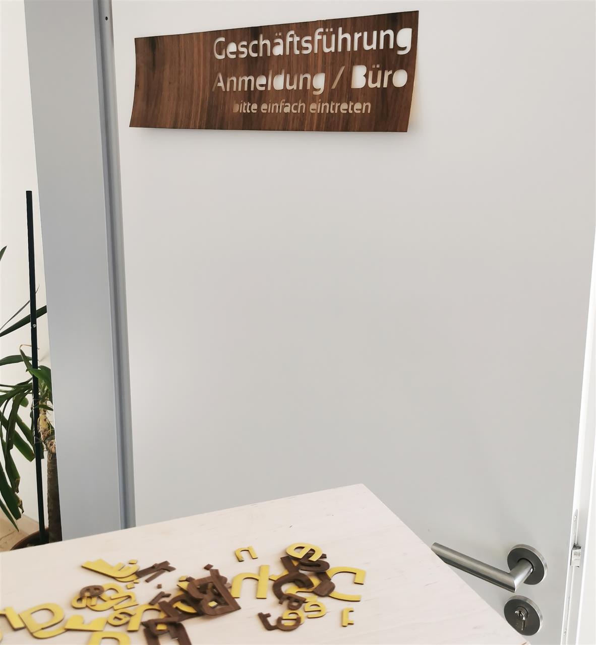 Selbstklebende Holz Tuerbeschriftung Personalisierte Beschriftung fuer Tueren und Waende
