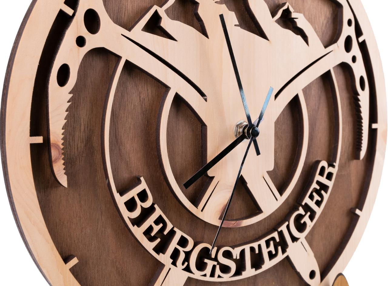 Bergsteiger Wanduhr aus Wunschholz mit geraeuschlosem Funk Uhrenwerk