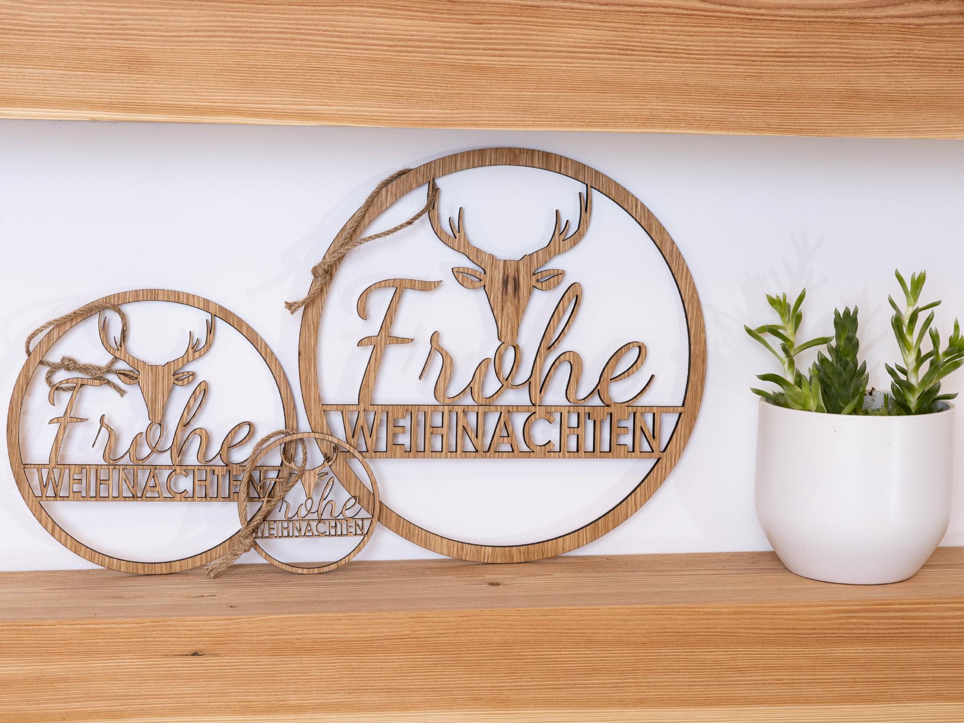 Holz Wandbild Tuerkranz oder Fensterbild Frohe Weihnachten aus FSC Eiche geoelt