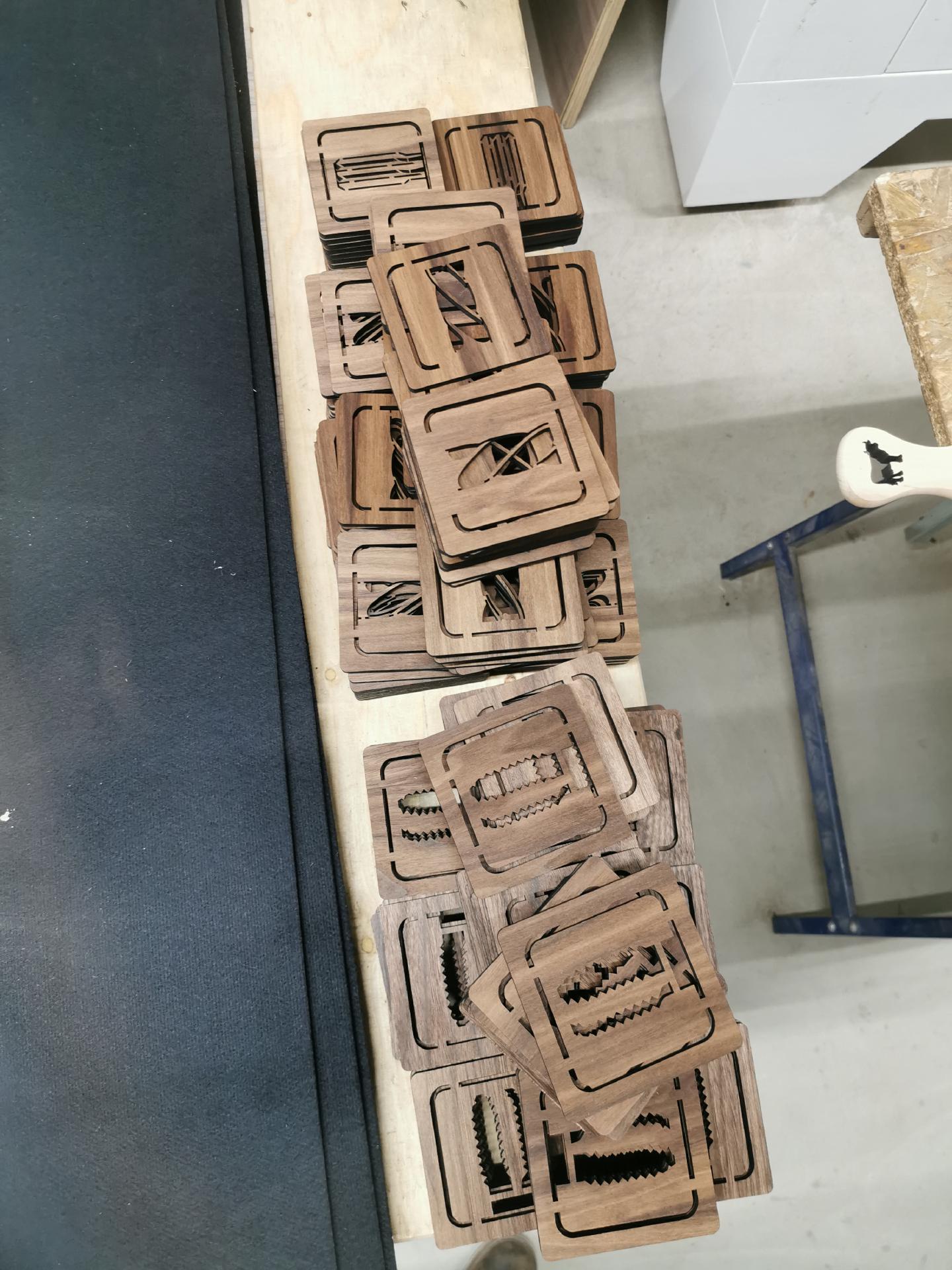 Personalisierte Holz Untersetzer aus FSC Eiche geoelt inklusive