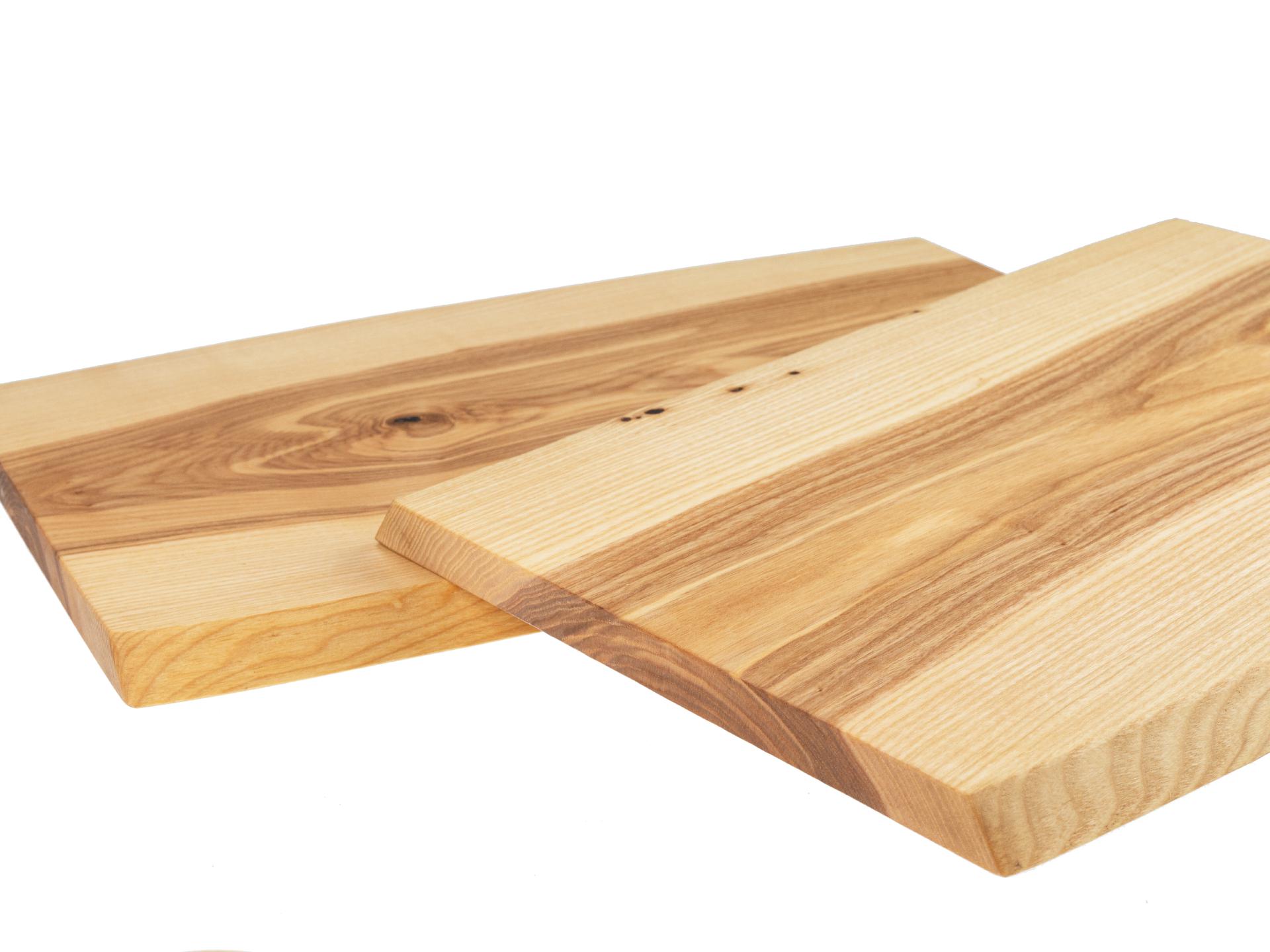 Holz Schneidebrett aus Kern Esche geölt mit Baumkante geschliffen 22mm dick 62 x 35-40 cm