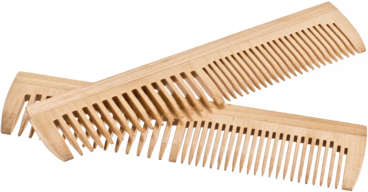 Natuerlicher Ahorn Holzkamm fuer schonendes Kaemmen von Haaren und Bart