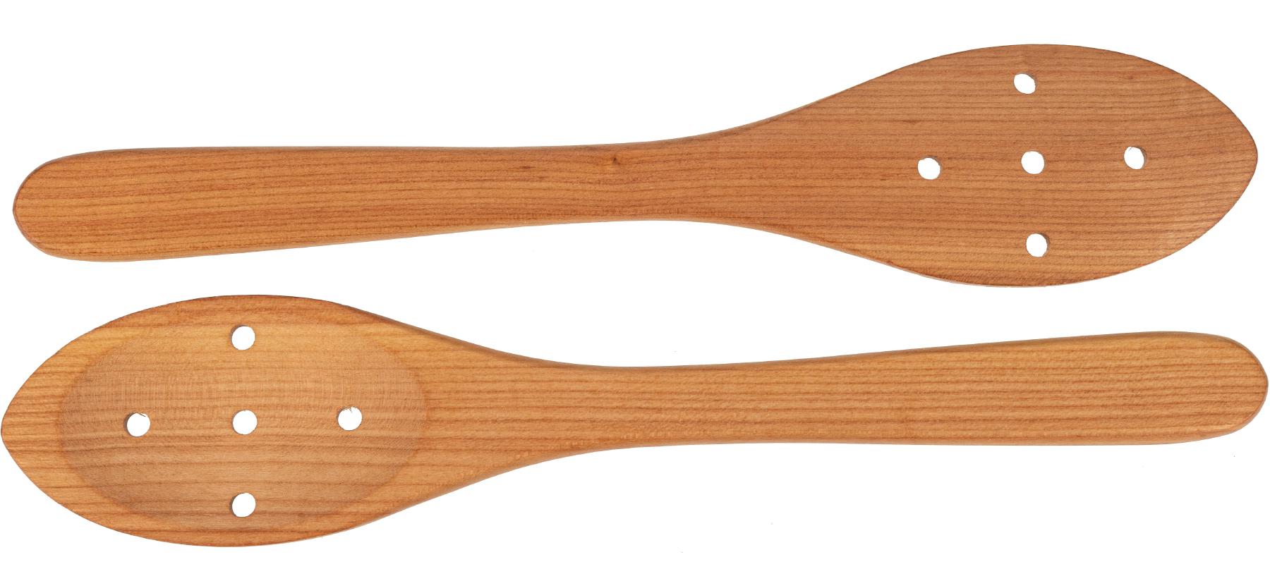 Loeffel aus geoeltem Kirschholz mit ovaler Laffe und Abtropfloechern
