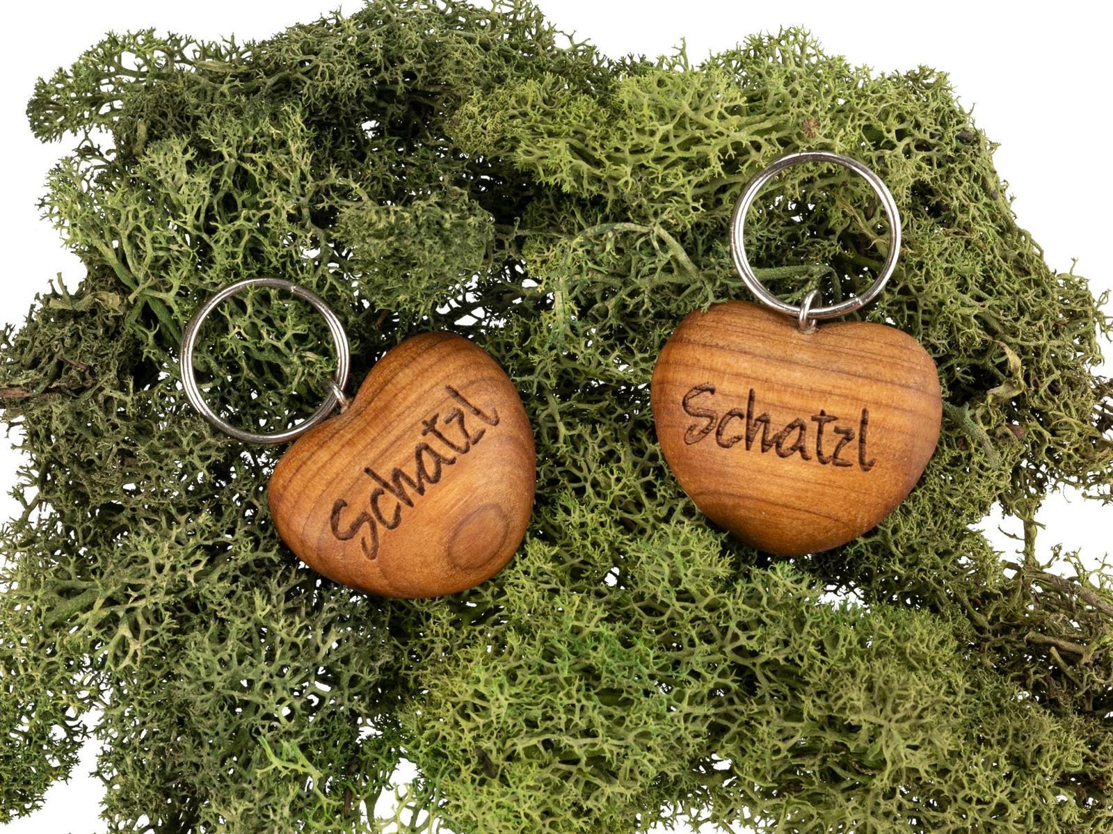 Holz Herz Schluesselanhaenger aus Kirsche geoelt Schatzl