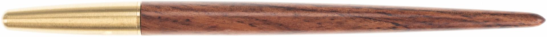Personalisierter Holz Kugelschreiber mit Lasergravur - konische Form aus Ebenholz gewachst