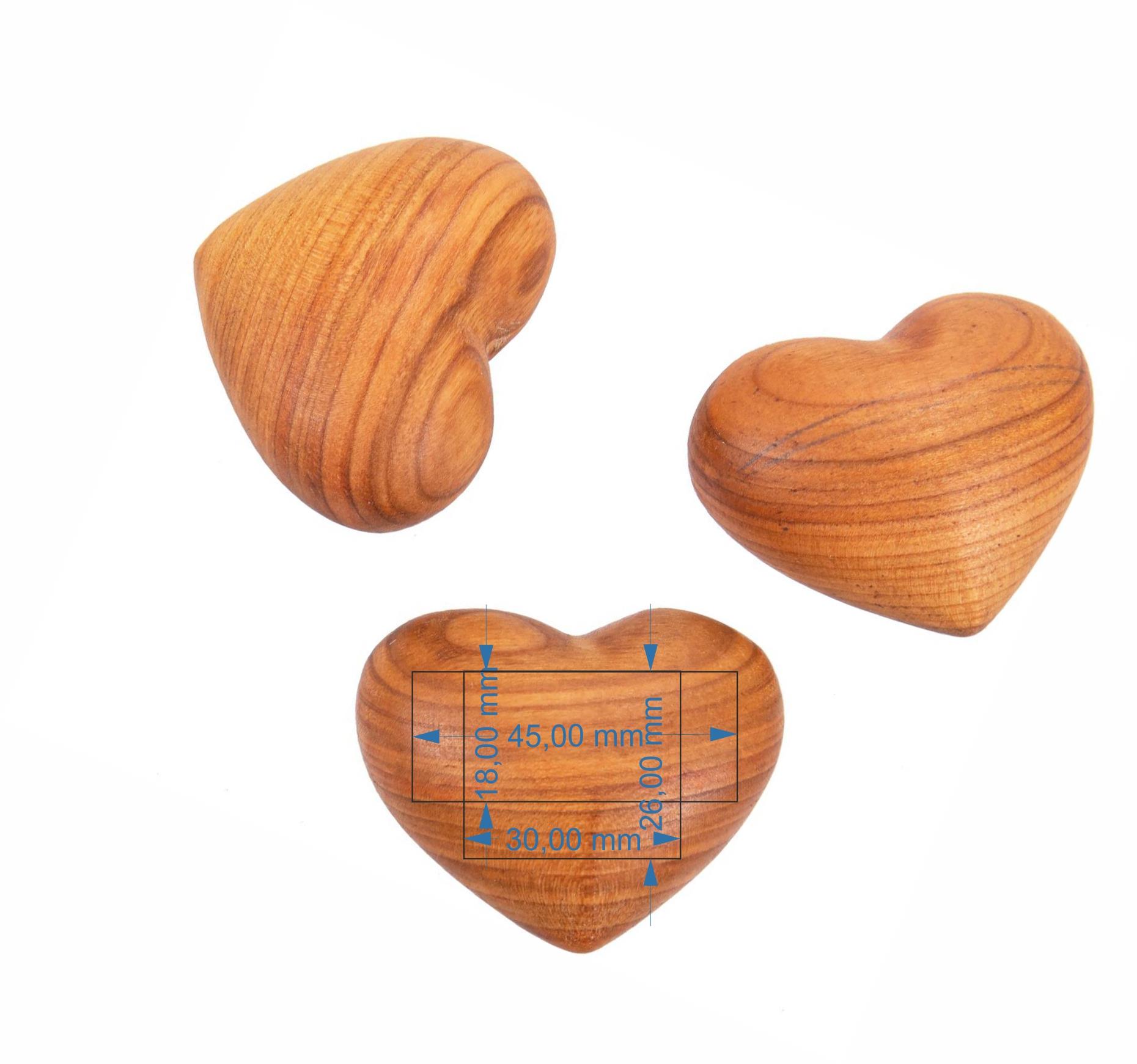Personalisierter Handschmeichler aus Kirsch Holz geoelt in Herz Form mit Gravur