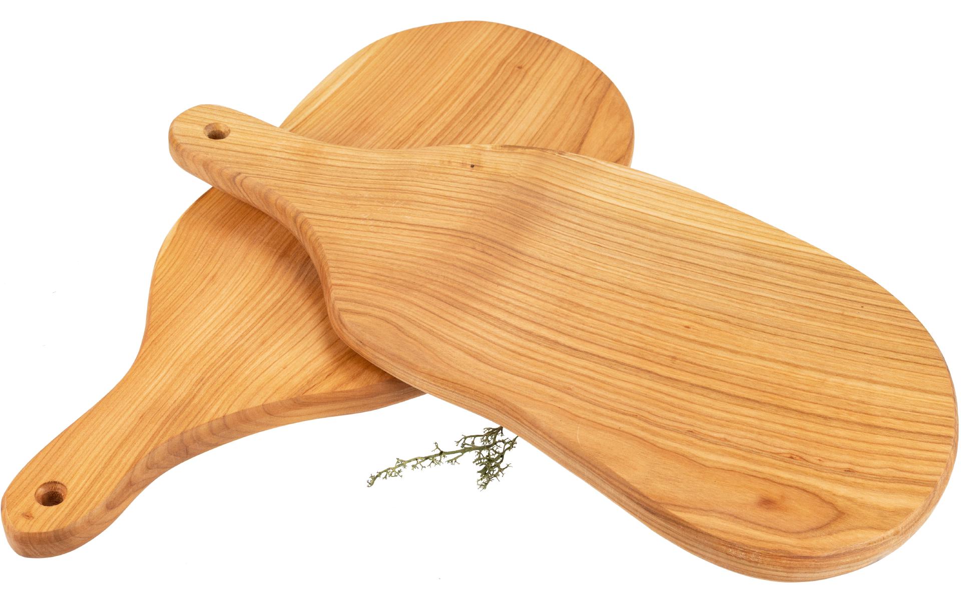 Schneidebrett Naturform mit Griff aus Kirsch Holz geölt 43 x 20 x 2 cm