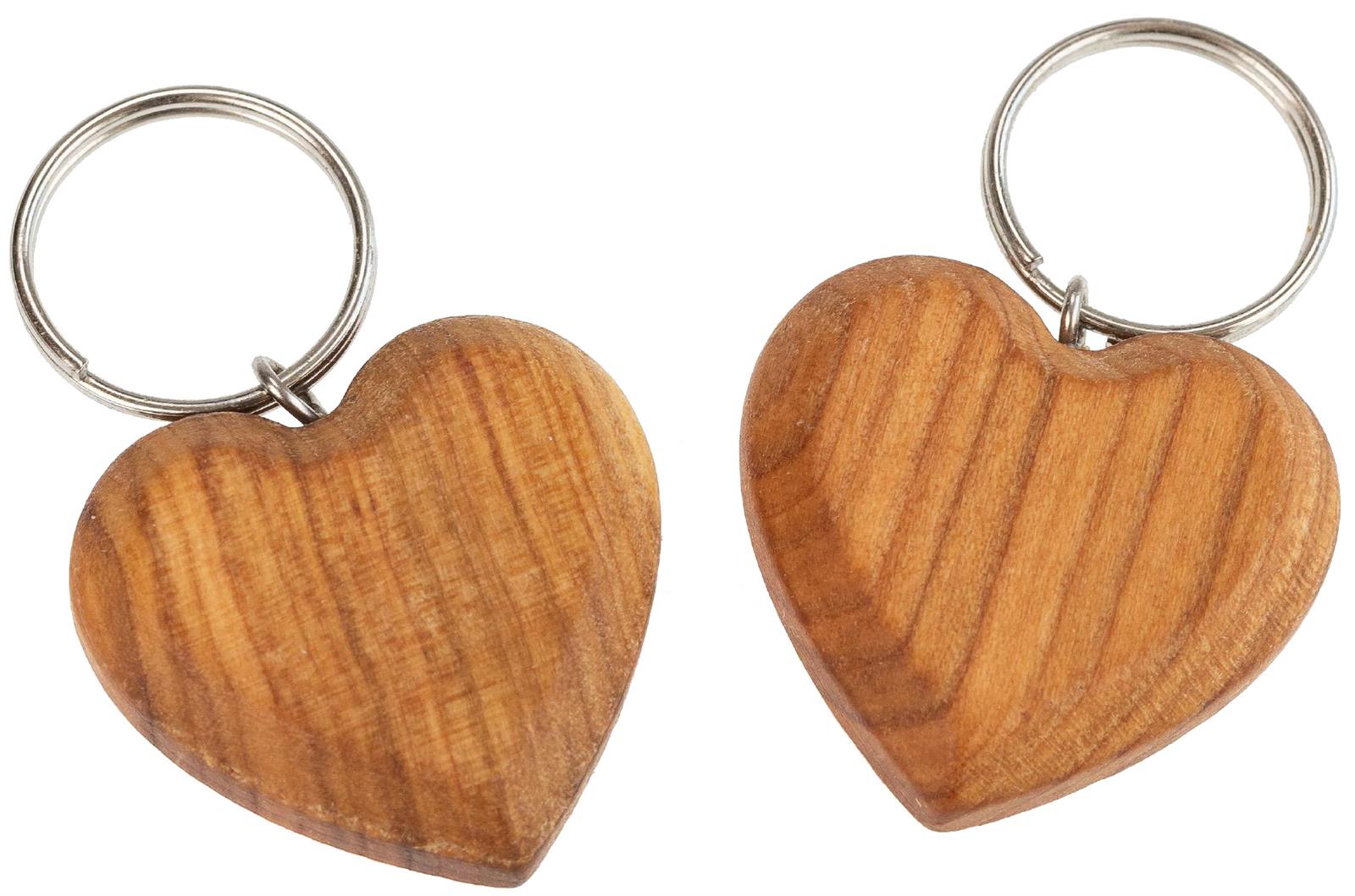 Flacher Holz Schluesselanhaenger aus geoelter Kirsche Herzform