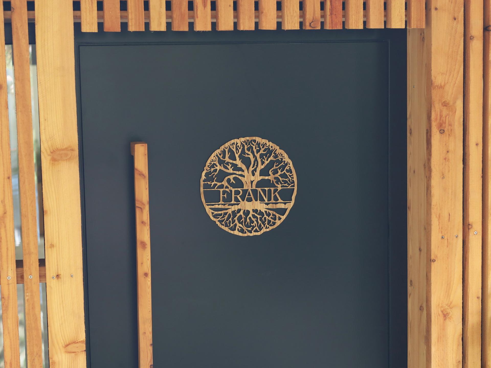 Personalisiertes Holz Tuerschild Lebensbaum Unikat mit Familiennamen Esche FSC geoelt