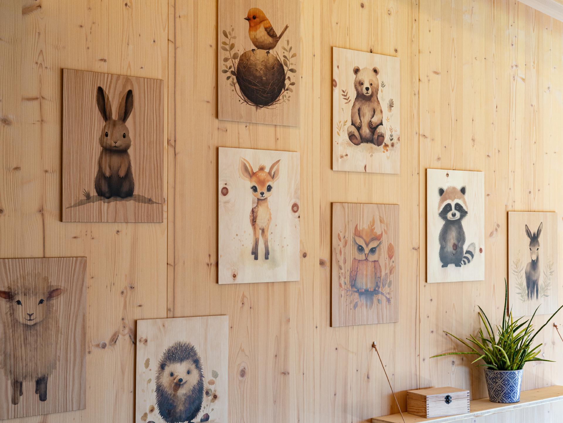 Holz Wandbilder fuer Kinder mit bunten Tier Motiv Schaf aus Zirbe