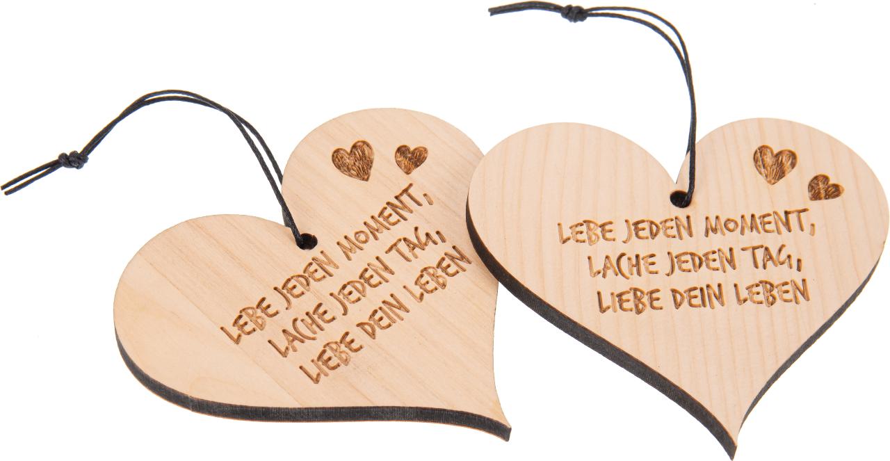 Herz mit Band Zirbe lasergeschnitten Gravur: Lebe jeden Moment Lache jeden Tag Liebe dein Leben