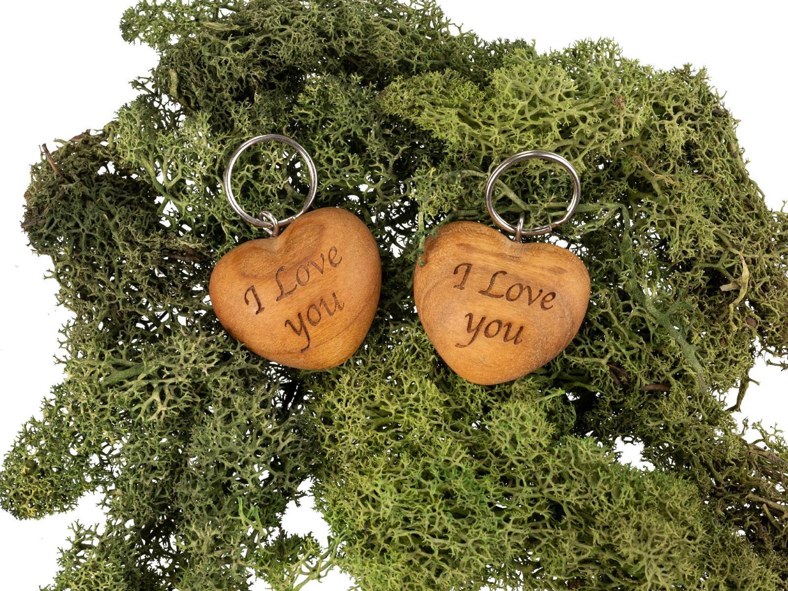 Holz Herz Schluesselanhaenger aus Kirsche geoelt I love you