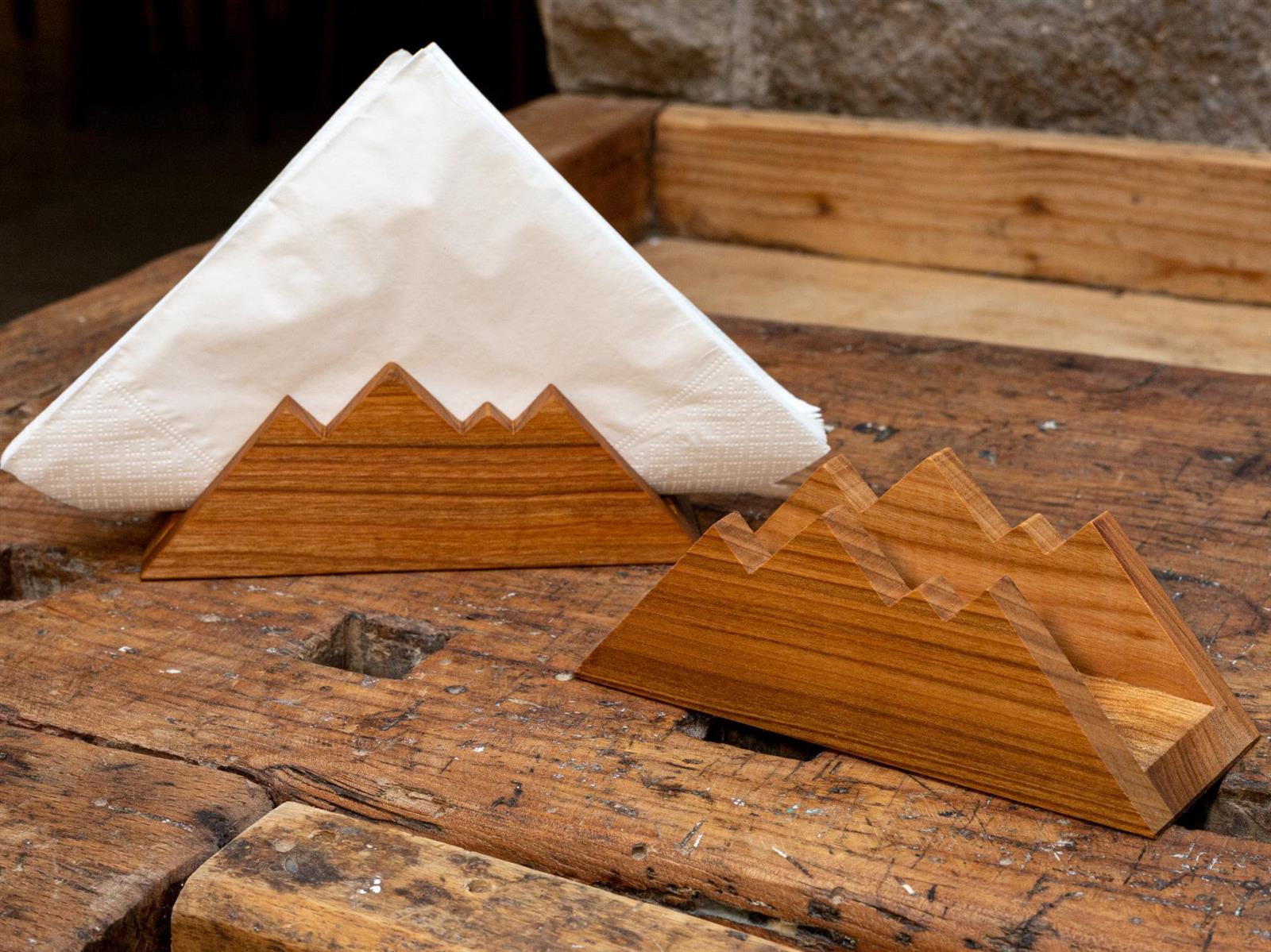 Holz Serviettenhalter Berge aus geoeltem Kirschholz
