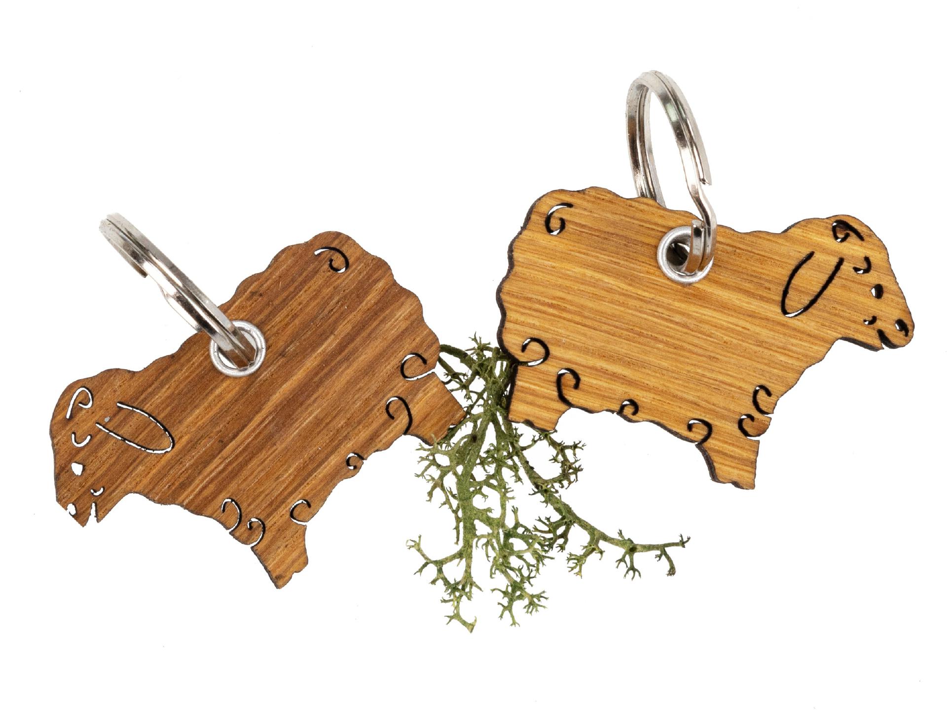 Schlüsselanhänger aus FSC® Eiche geölt in Schaf Form