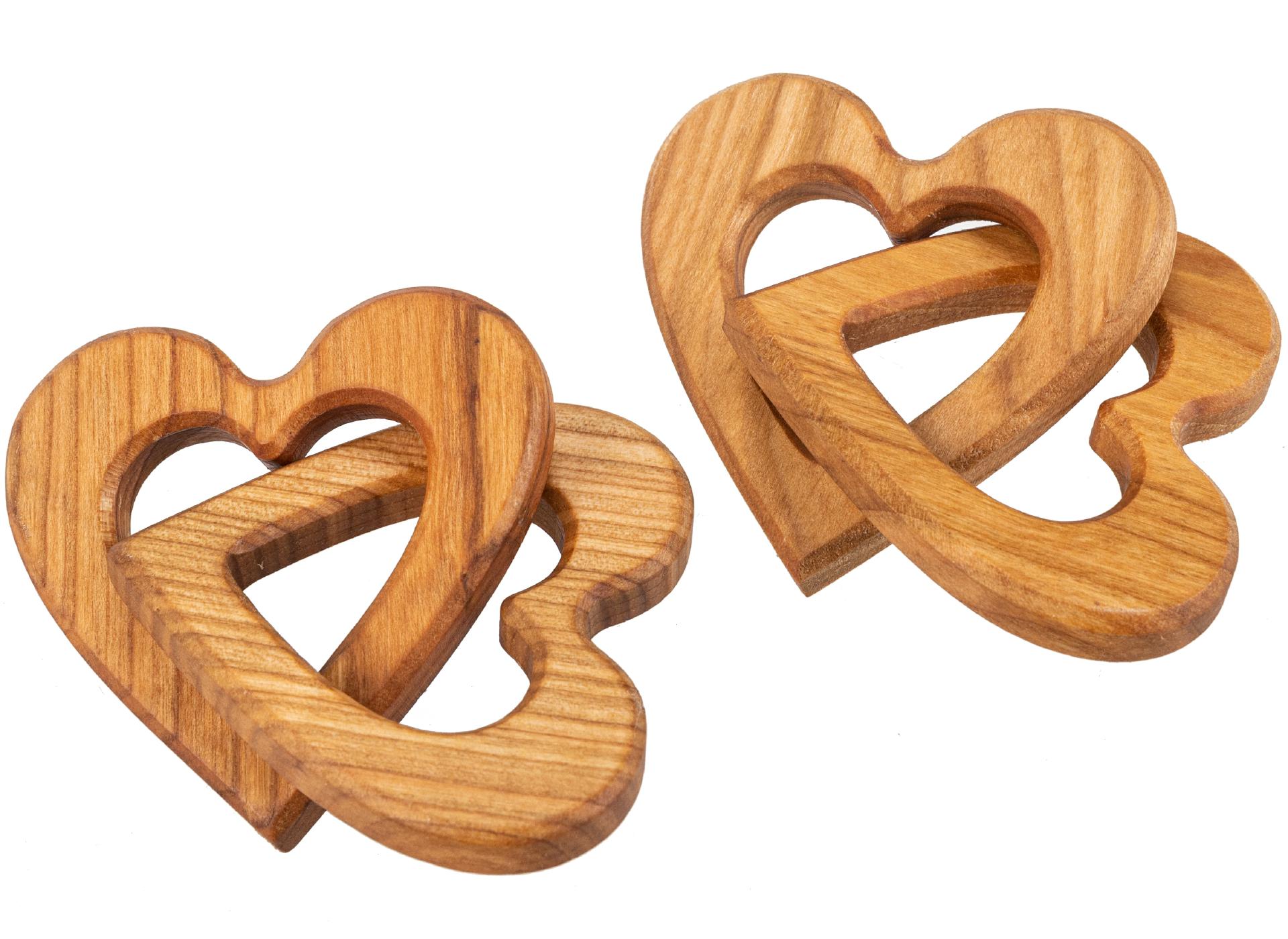Zwei verschlungene Holz Herzen aus Kirsch Holz perfekt zum Beschriften fuer Paare