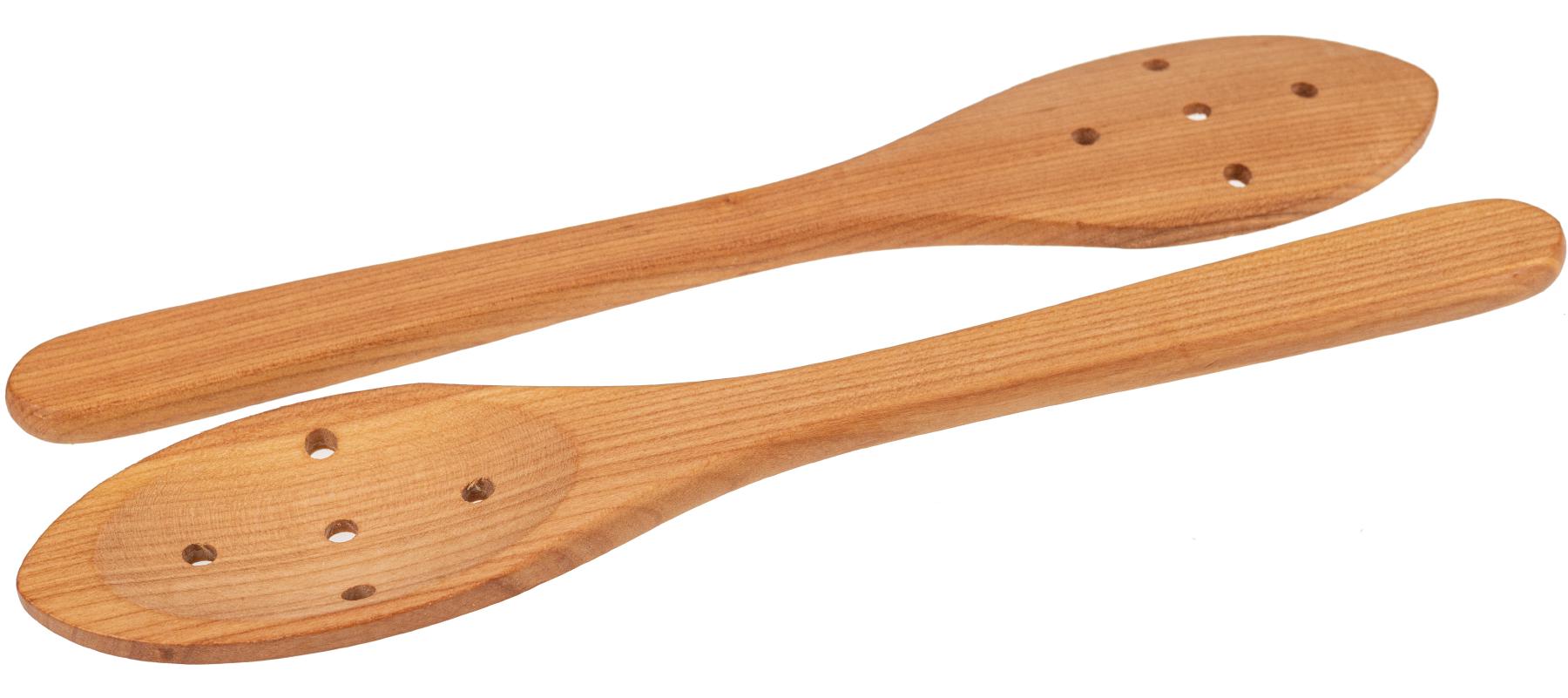 Loeffel aus geoeltem Kirschholz mit ovaler Laffe und Abtropfloechern