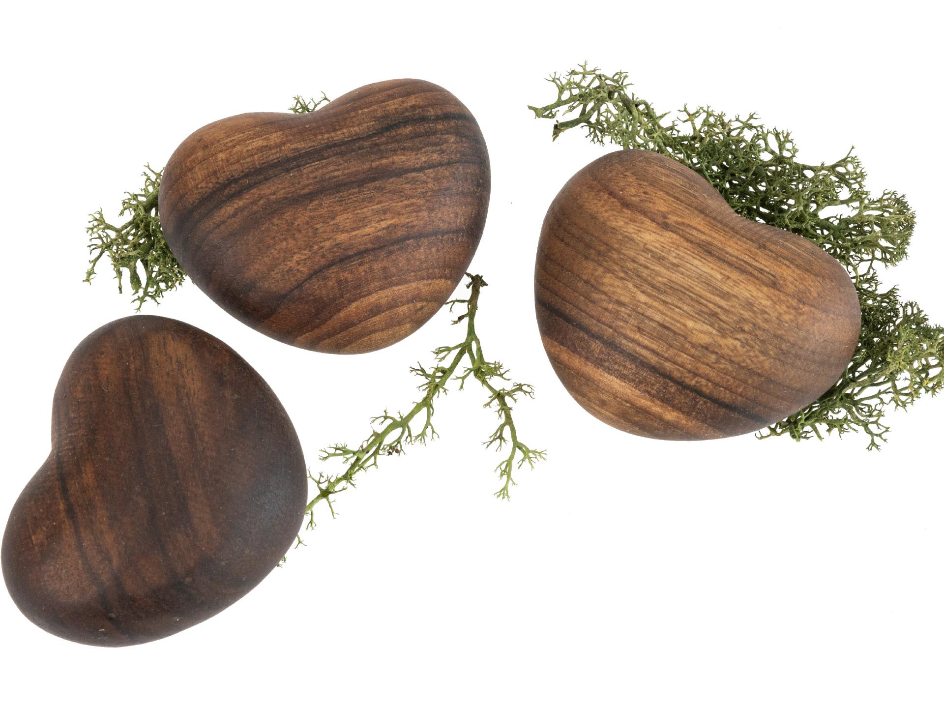 Holz Herz Handschmeichler 6,3 x 5 x 3,4 cm aus Nussbaum geölt