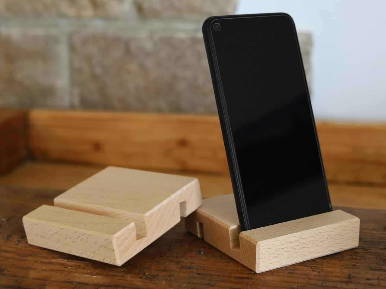 Massivholz Smartphone und Tablet Halter aus geoelter Buche