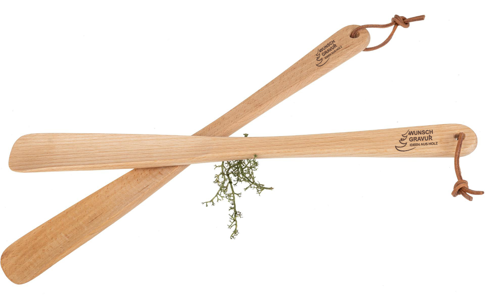 Individuell gravierter Holz Schuhlöffel aus geölter Buche – 37 cm mit Lederband