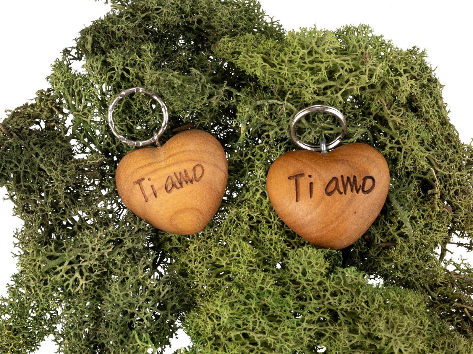 Holz Herz Schluesselanhaenger aus Kirsche geoelt Ti amo
