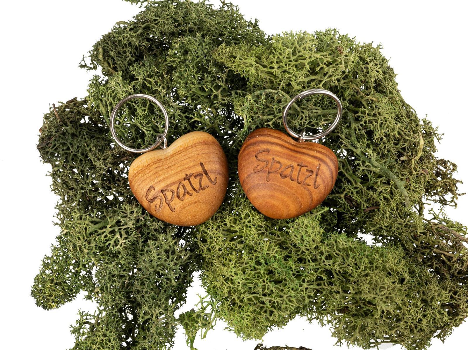 Holz Herz Schluesselanhaenger aus Kirsche geoelt Spatzl