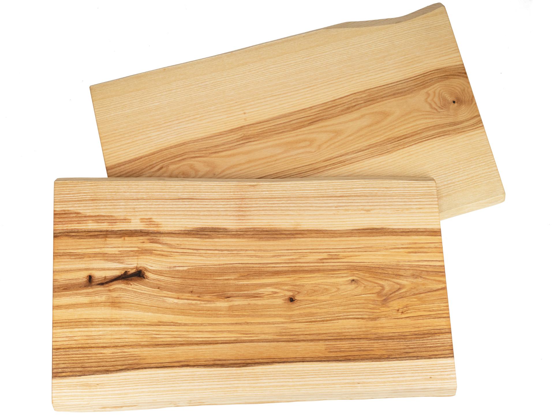 Holz Schneidebrett aus Kern Esche geölt mit Baumkante geschliffen 22mm dick 62 x 35-40 cm