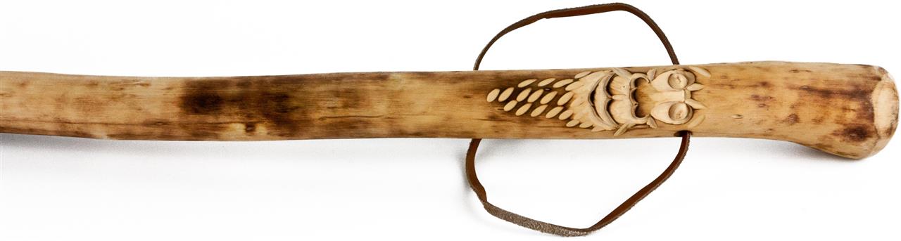Rustikaler Wanderstock / Hirtenstock mit handgeschnitztem Wurzelsepp 110 cm
